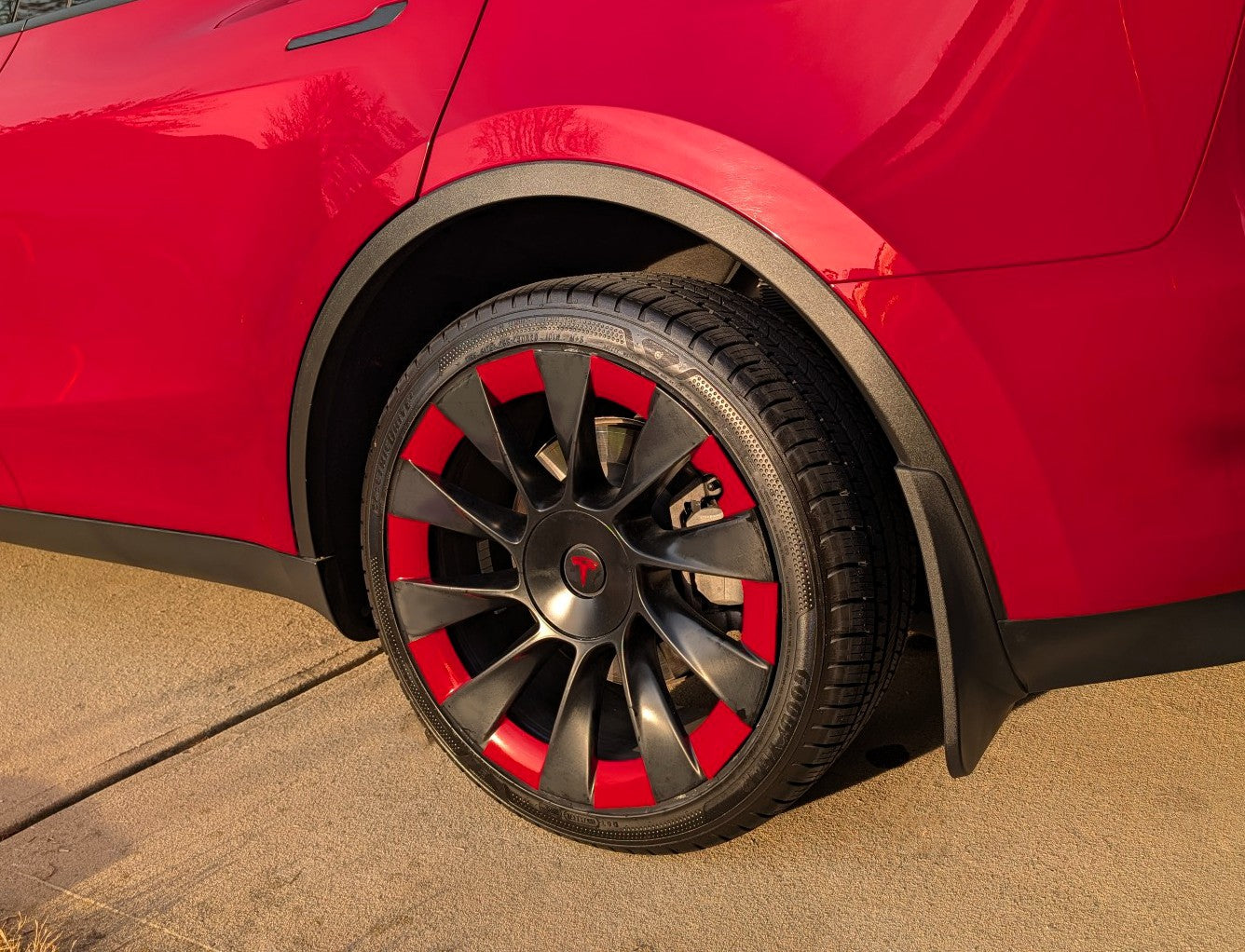 Applying a custom vinyl rim overlay to a 20-inch Tesla Model Y wheel